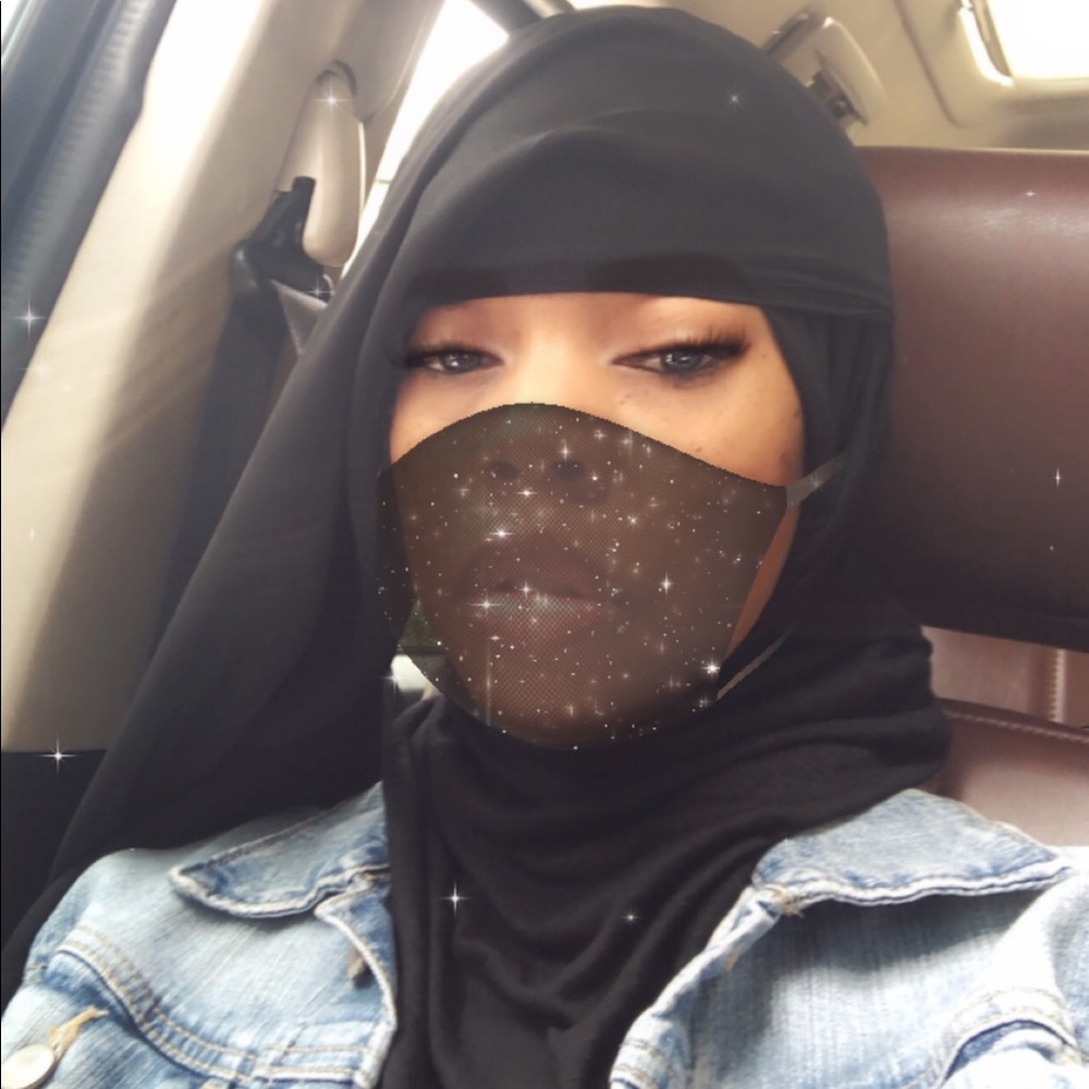 Meet your Posher, Tahira